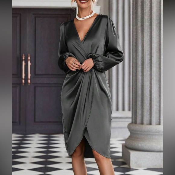Satin lantern long sleeve surplice v neck midi dress black - Picture 2 of 4